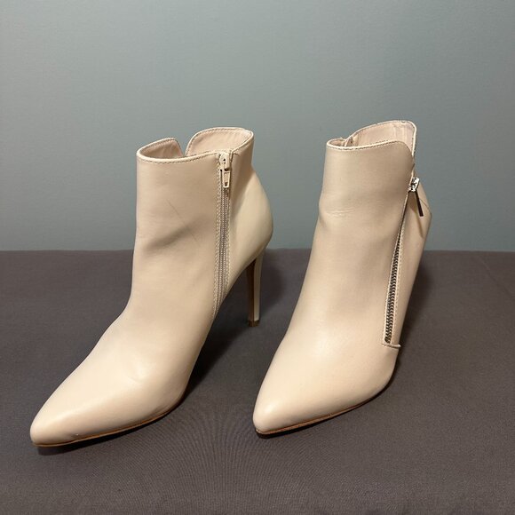 BCBG Ladies White Pointed Toe Bootie - Picture 3 of 6